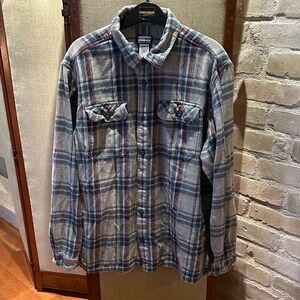 Patagonia Fjord Green and Light Blue Flannel size L Men’s Shirt
